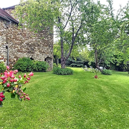 Holiday home Trois Independant Au Grande Vigne