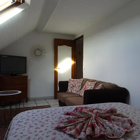 Holiday home Trois Independant Au Grande Vigne Saint-Etienne-sous-Bailleul
